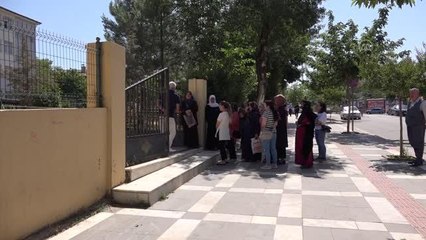 ŞANLIURFA - YKS'ye giren öğrencilerin rahatsız olmaması için sürücülere "korna çalmama" uyarısı