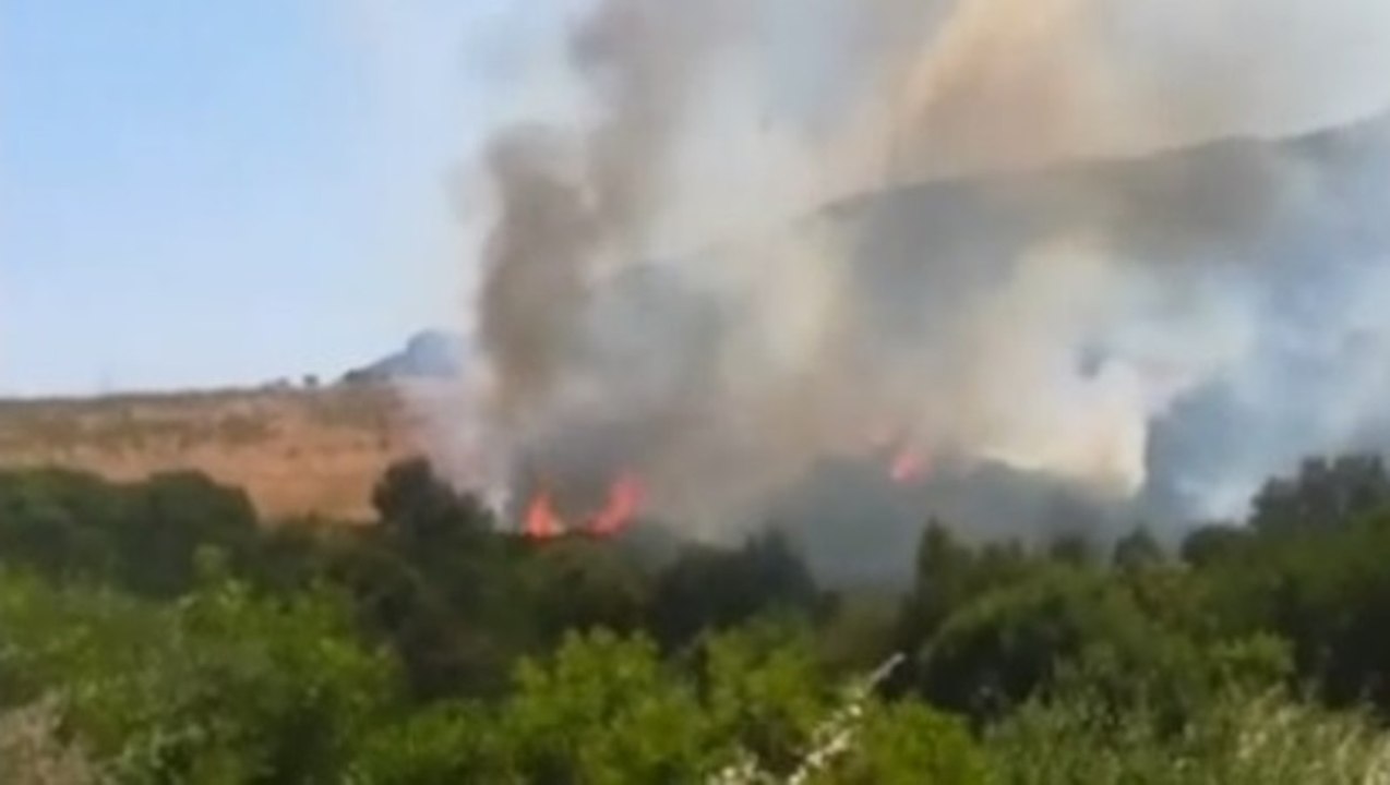 Cagliari - Incendio di vegetazione a Villa d'Orri, tra Sarroch e Capoterra (18.06.22)