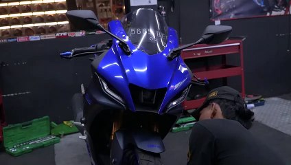 R15 V4 BLUE RACE USING EXHAUST R9 ALPHA