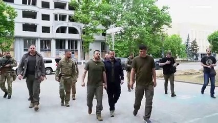 Selenskyj macht Frontbesuch im Süden des Landes - Donbas weiter umkämpft
