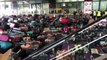 'Mar' de malas no terminal 2 do aeroporto de Heathrow após avaria