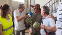 Un comerciante de Parla (Madrid) vende cada día miles de sandías y melones a un euro
