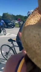 Joe Biden bisiklet sürerken yere yapıştı!