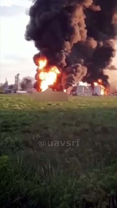 В Новомосковском районе Днепропетровской области три ракеты разрушили нефтебазу | У Новомосковському районі Дніпропетровської області три ракети зруйнували нафтобазу