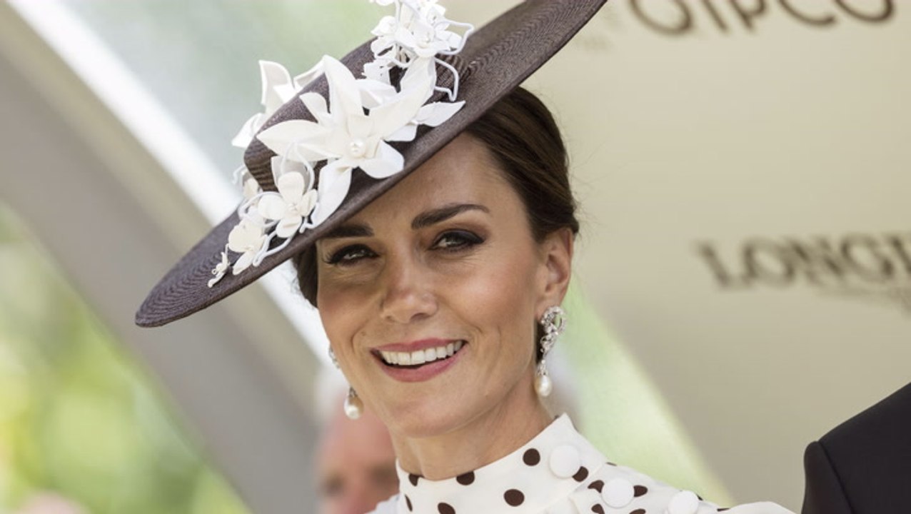 Wie einst Lady Di: Herzogin Kate begeistert bei Ascot im gepunkteten Kleid