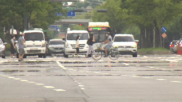 [날씨] 영남 폭염주의보...내일 제주도부터 본격 장마 / YTN