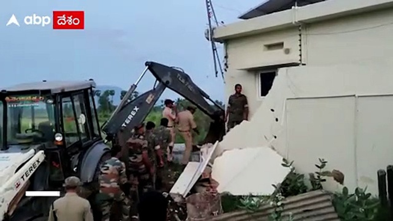 High Tension in Narsipatnam : అయ్యన్న ఇంటి గోడను కూల్చేసిన మున్సిపల్ సిబ్బంది | ABP Desam