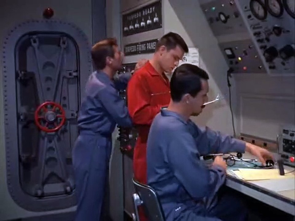 viaje al fondo del mar -2x13- The Monster From Outer Space (El monstruo del espacio)