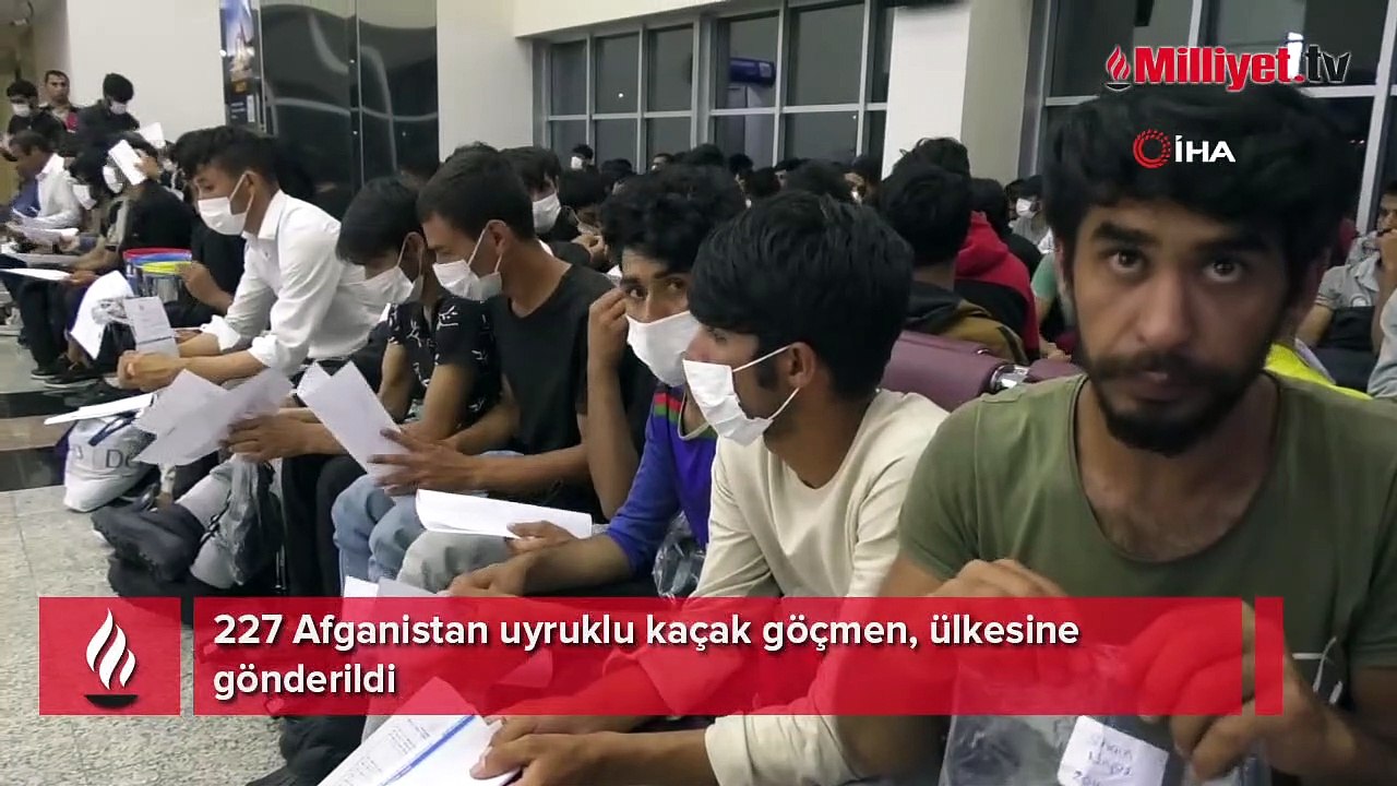 227 Afganistan uyruklu kaçak göçmen, ülkesine gönderildi