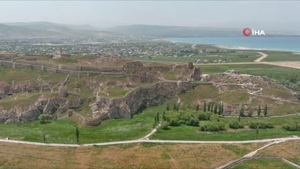 Tarihi Van Kalesi'nin gökyüzünden görüntüsü Çin Seddi'ni andırıyor