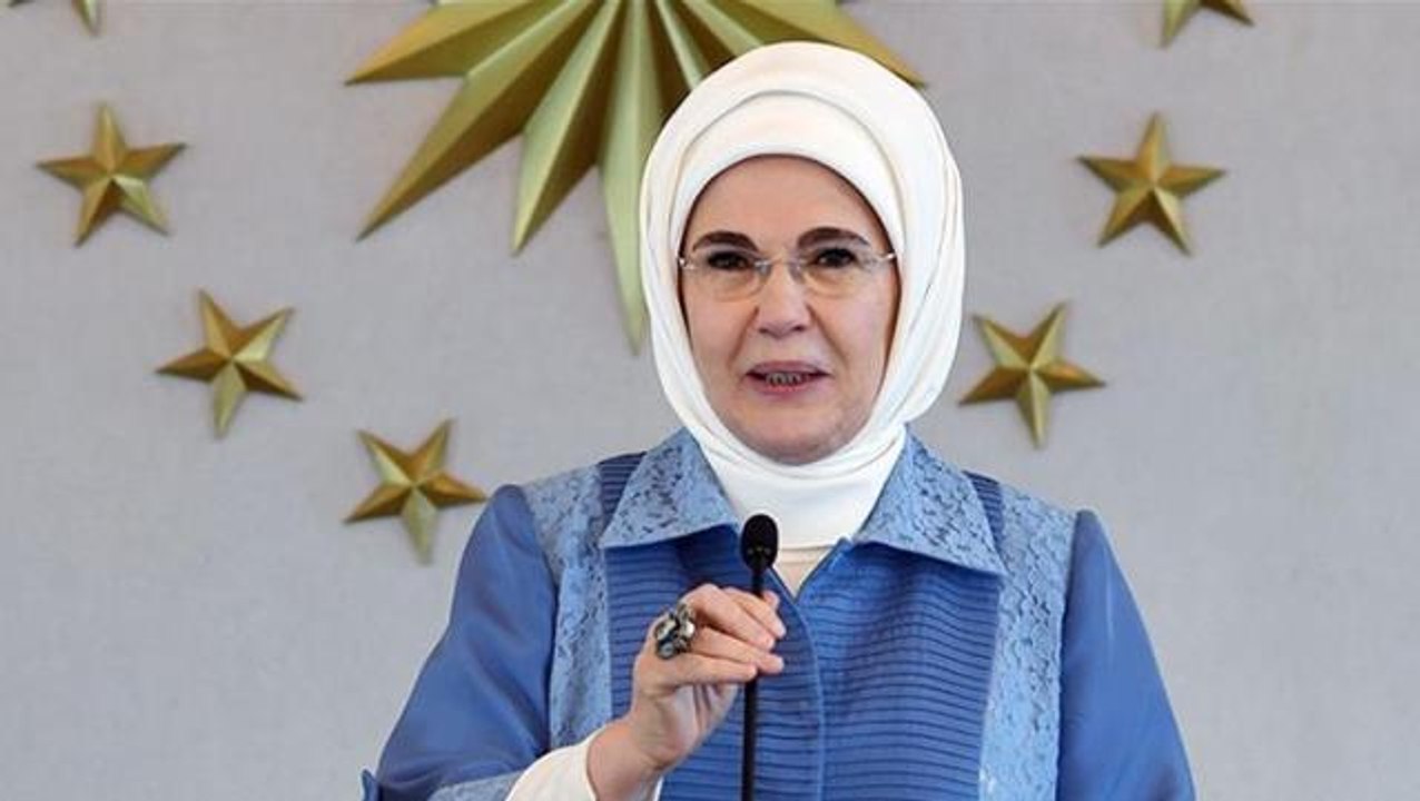 Emine Erdoğan'dan Babalar Günü mesajı: Evladın omzundan baba eli, yüreğinden sevgisi silinmez