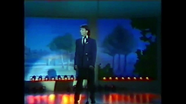 REMEMBER (french version of When Two Worlds Drift Apart ) by Cliff Richard - live Tv performance - HQ stereo - lyrics + english translation