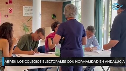 Abren los colegios electorales con normalidad en Andalucia