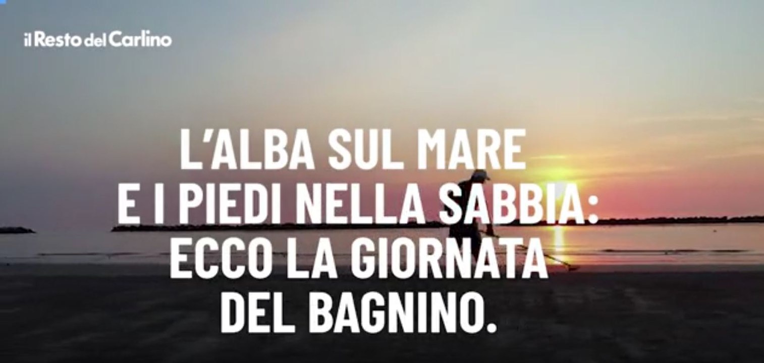 Cesena, l’alba sul mare e i piedi nella sabbia: ecco la giornata del bagnino. Video