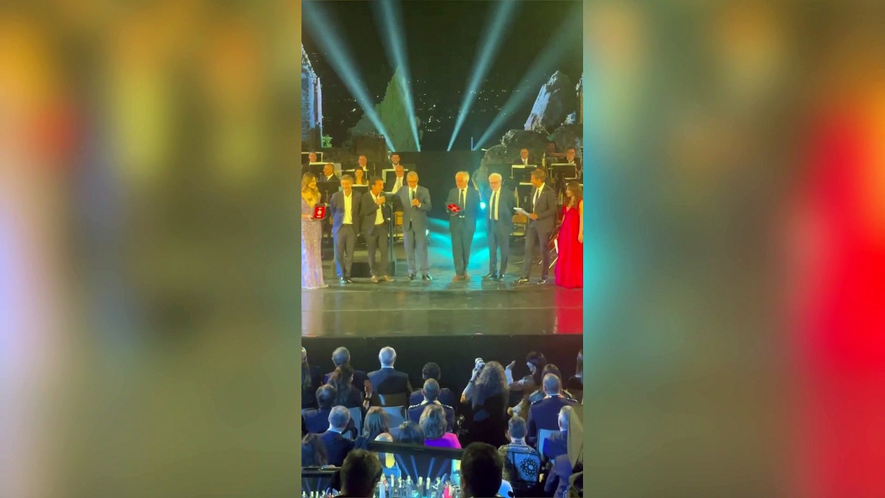 Taormina, il governatore Musumeci improvvisa un comizio: la reazione esilarante di Ficarra e Picone