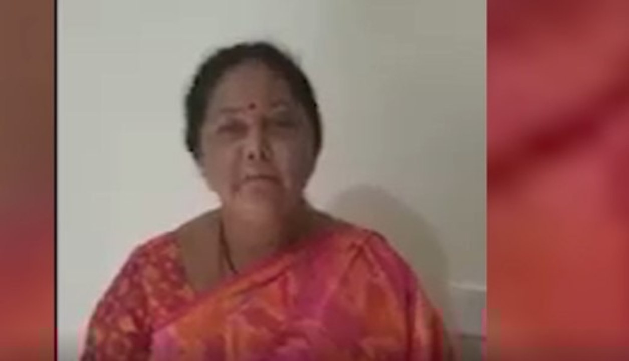 Ayyannapatrudu Wife Padmavathi : నోటీసులు ఇవ్వకుండా పోలీసులే కూల్చేస్తారా | ABP Desam