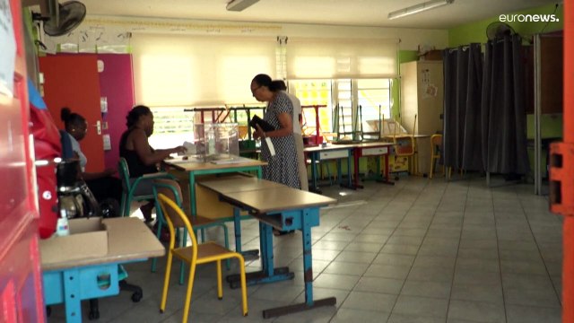 Francia al voto per il secondo turno di legislative. Per Macron maggioranza in bilico