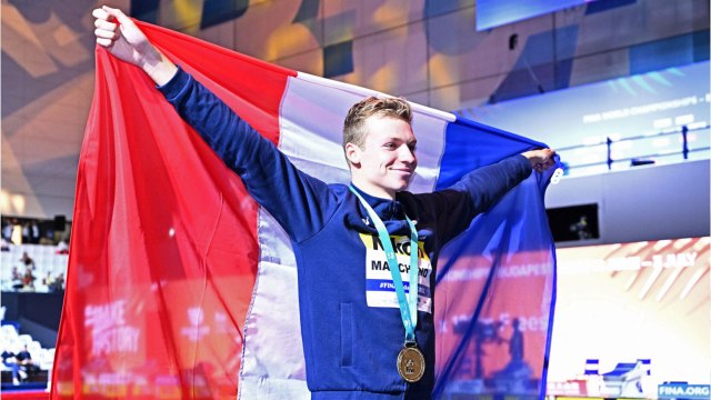 VOICI : Léon Marchand, champion du monde du 400m 4 nages : qui est la nouvelle star de la natation française ?