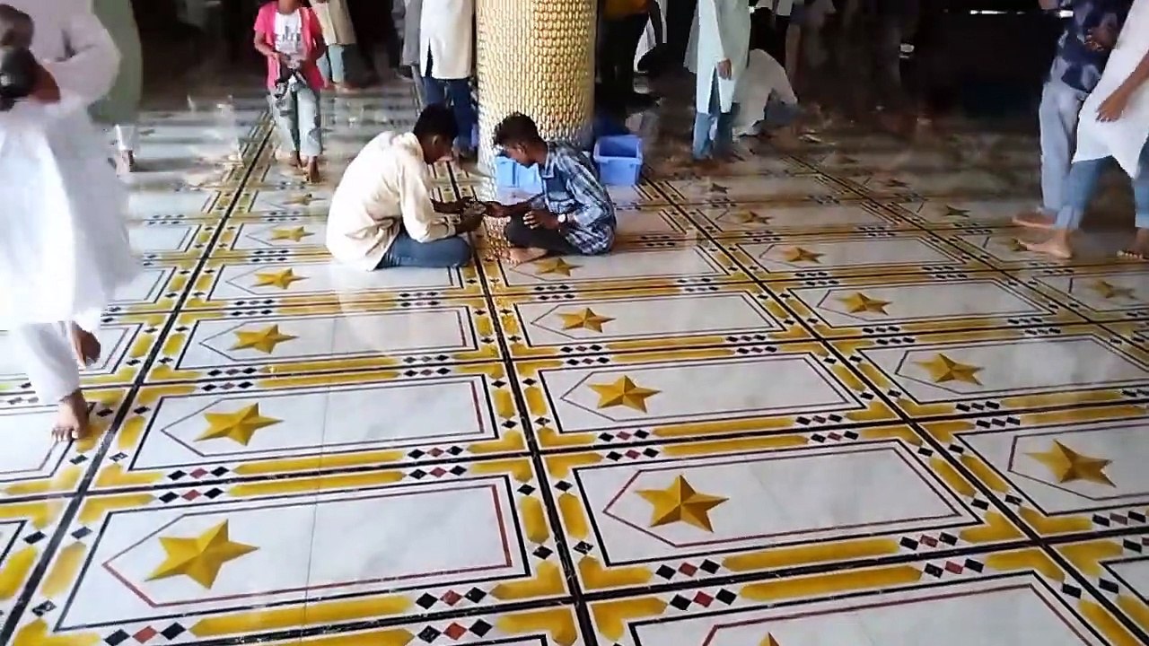 মসজিদের ভিতর অংশ