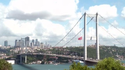 (TIMELAPSE) İstanbul'da bulutların geçişi güzel görüntüler oluşturdu