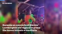 Insultano Elettra Lamborghini durante un concerto: “Putt**na”. Lei ferma la musica e li caccia via