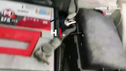 Kediler aracın motor kısmına girince, genci sınava polis yetiştirdi!