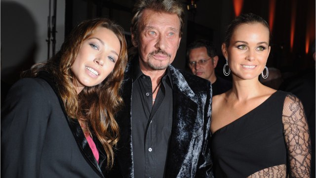 VOICI : Laeticia Halliday publie une photo de Johnny symbolique pour la fête des pères : une main tendue vers Laura Smet ?