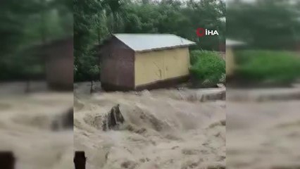 Hindistan'daki selde can kaybı 62'ye yükseldi