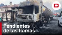 Vecinos de Puente de la Reina (Navarra), pendientes de las llamas