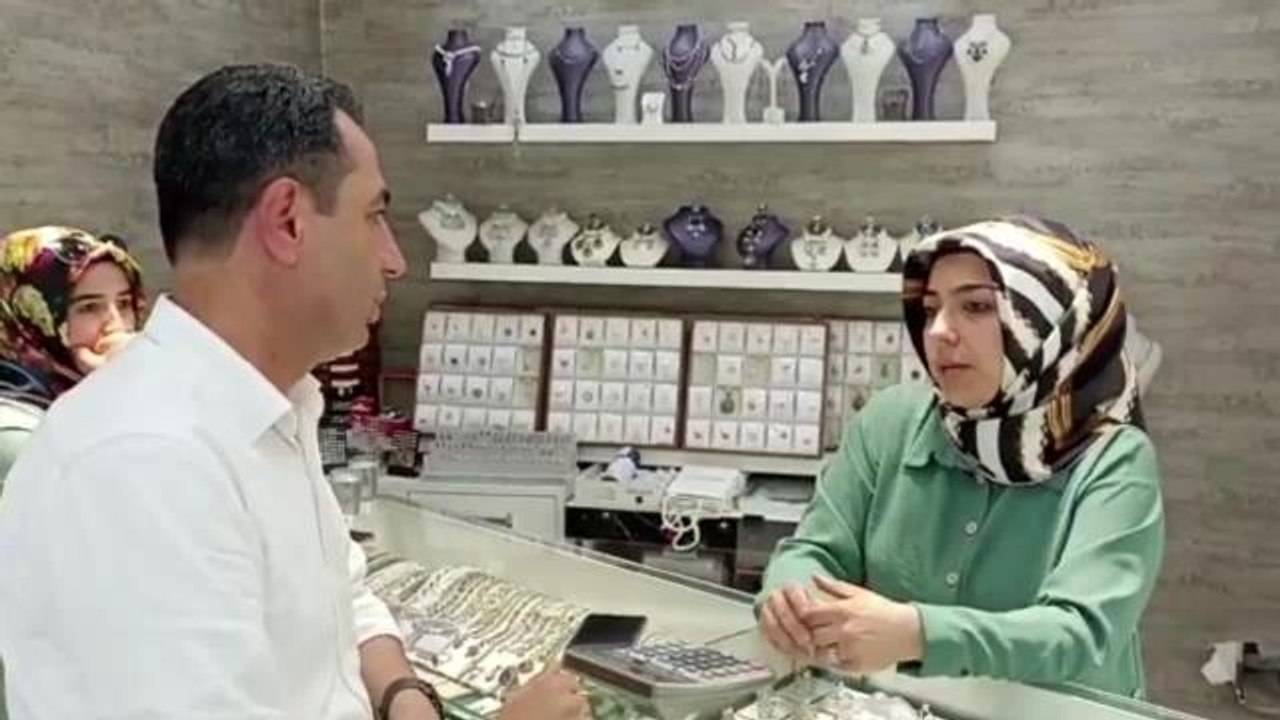 Niğdeli Gümüşçü: "Türkiye Cumhuriyeti'nde Yaşıyoruz Ama Herşeyimiz Dolarla"