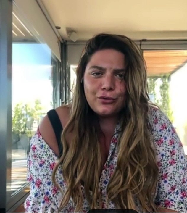 Δανάη Μπάρκα: Είναι σε καραντίνα και το έριξε σ...