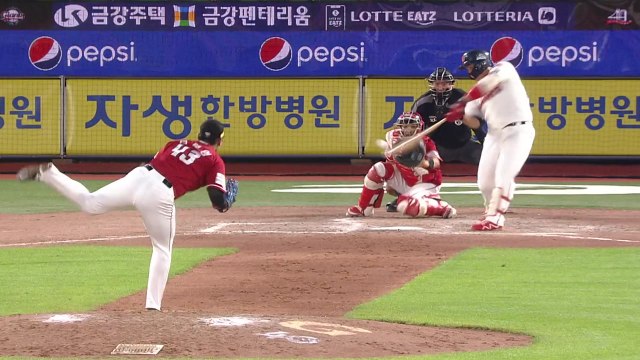 '8회에 5점 폭발' 롯데, 선두 SSG 꺾고 대역전극 / YTN