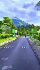 Pemandangan menakjubkan di kaki gunung