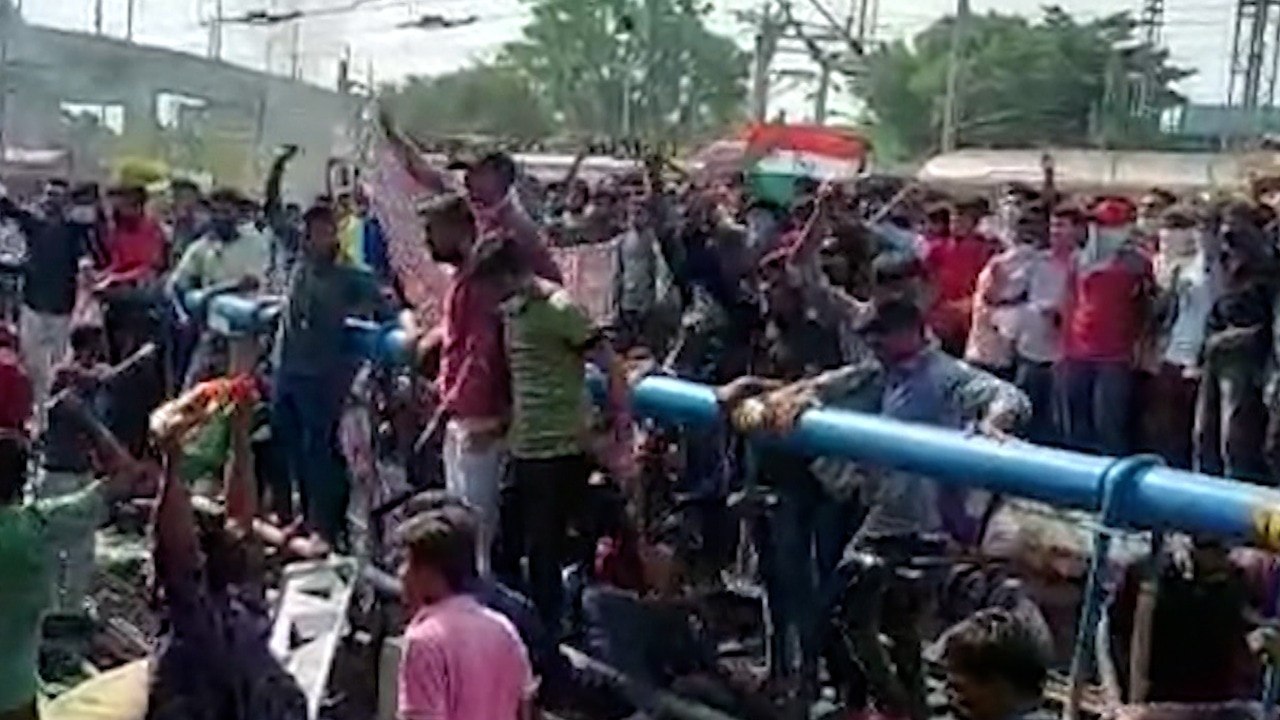 Agnipath Scheme Protest: Internet services down in 17 districts of Bihar | ABP News