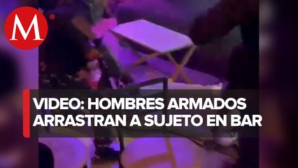 En Zacatecas, comando saca a hombre de bar y se lo lleva