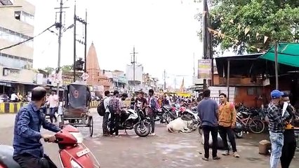 रिक्शा चालकों को भी नहीं छोड़े कब्जाधारी