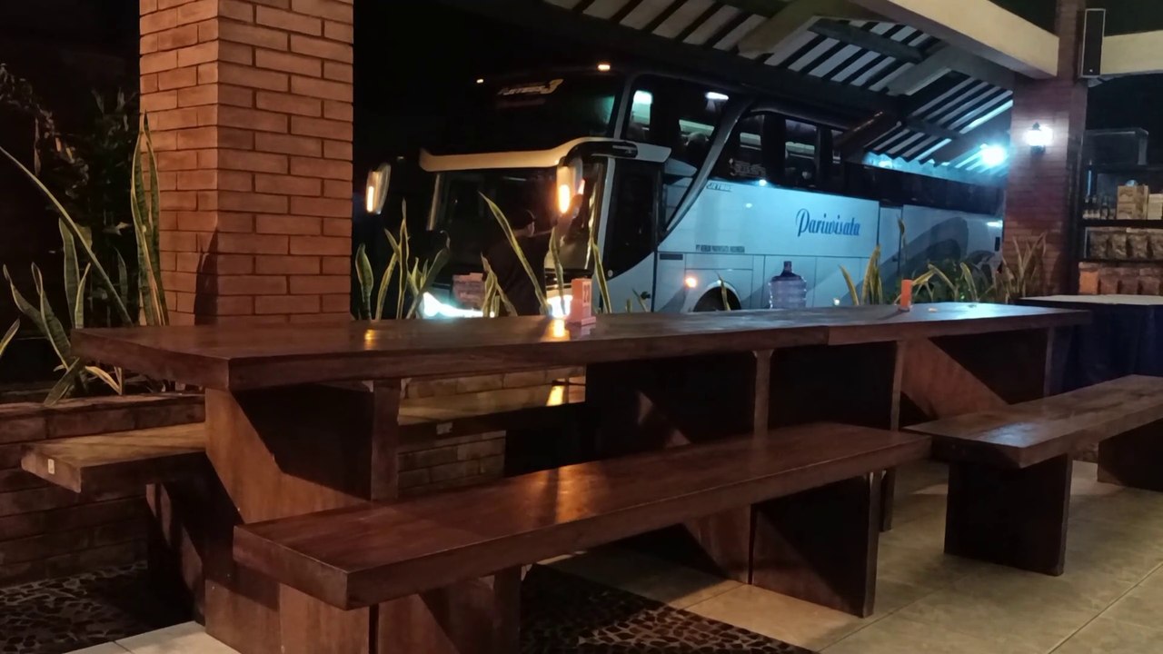 Bus pariwisata