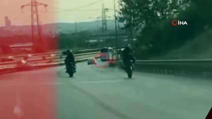 Ölüme davetiye çıkartan motorcular kamerada