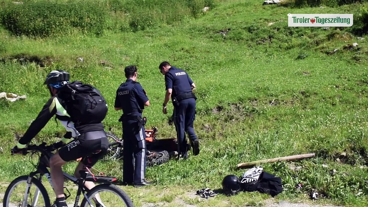 Acht Verletzte bei Motorradunfällen in Tirol, 15-Jähriger fuhr betrunken Moped