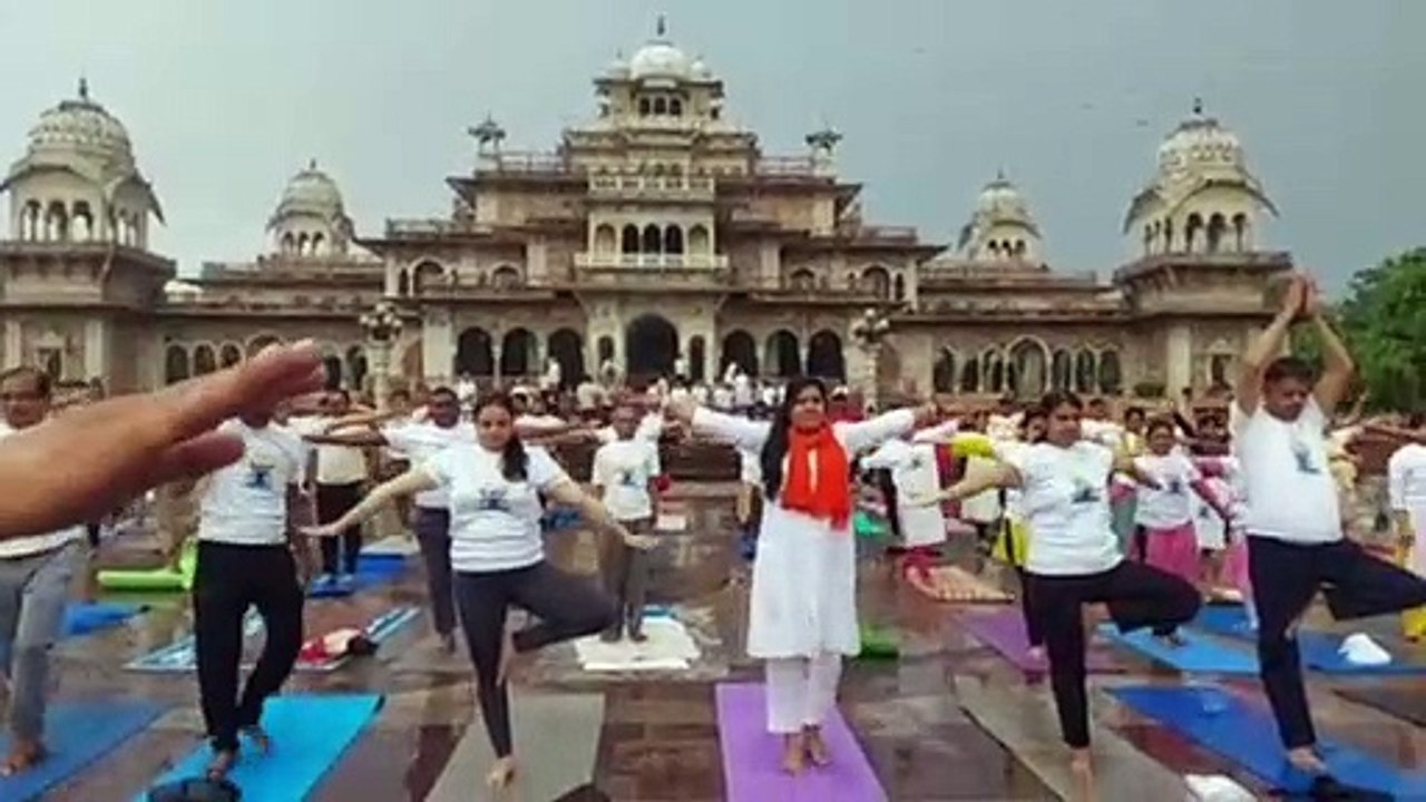 International Yoga Day 2022: 'सियासी योग'....मह...