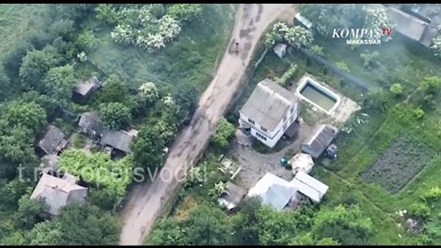 Detik Detik Sebuah Gedung Berisi Pasukan Ukraina, Dibombardir Rusia