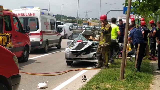 Beton mikseri ile otomobil çarpıştı! Feci kazada araç hurdaya döndü: Ölü ve yaralılar var, bilanço artabilir