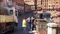 Siena, si montano i varchi per il Palio