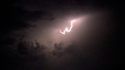 How to keep safe from lightning this summer