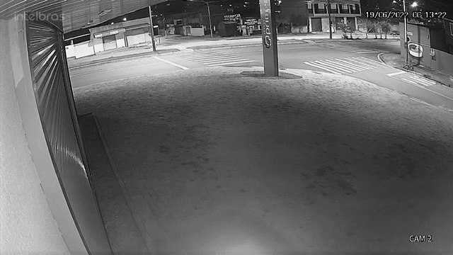 Motorista sem cinto morre após perder o controle do carro e colidir contra muro