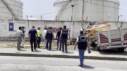 Duvara çarpan kamyonetin sürücüsü yaşamını yitirdi