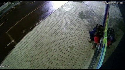 Vídeo mostra ação de ladrão em loja de tintas na Região Norte
