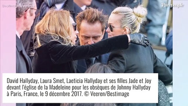 Laeticia Hallyday dévoile une rare photo de famille avec Laura Smet... une main tendue ?