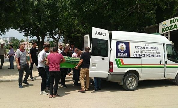 Adana'da eski kayınbabasının av tüfeğiyle öldürdüğü kadının cenazesi defnedildi