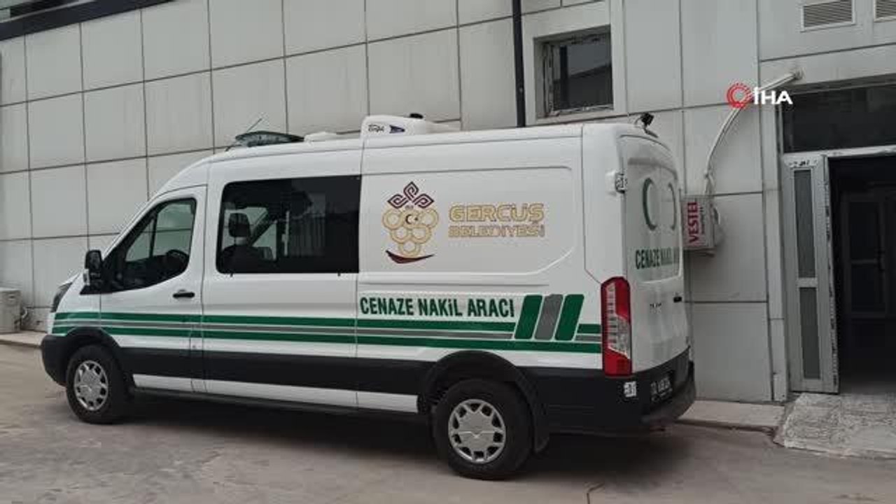 Ağabeyinin cesediyle 3 gün yaşayan engelli kadının durumunu komşular fark etti